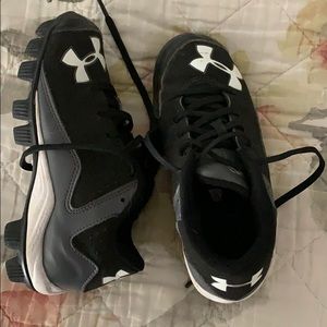 Kids baseball cleats